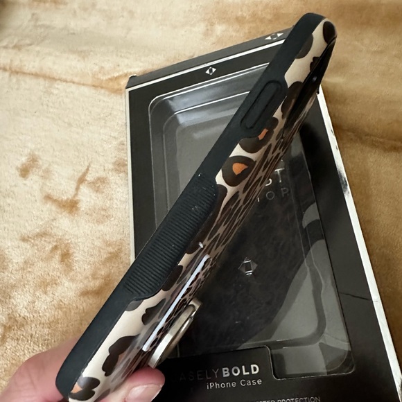 Casley “Into The Wild” Bold iPhone 11 Case - Picture 4 of 4